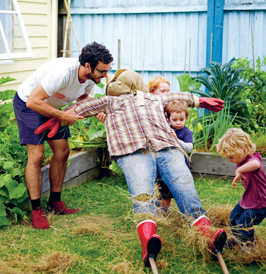 How to make a scarecrow for the garden from The Little Veggie Patch Co via thedesignfiles.net