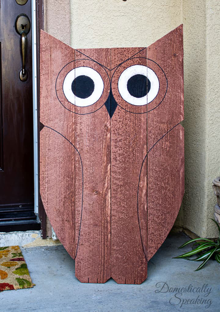 Wooden owl DIY project for porch - via Domestically Speaking