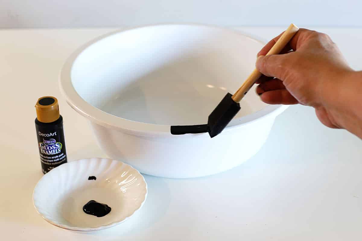 Making a faux enamel bowl with paint.