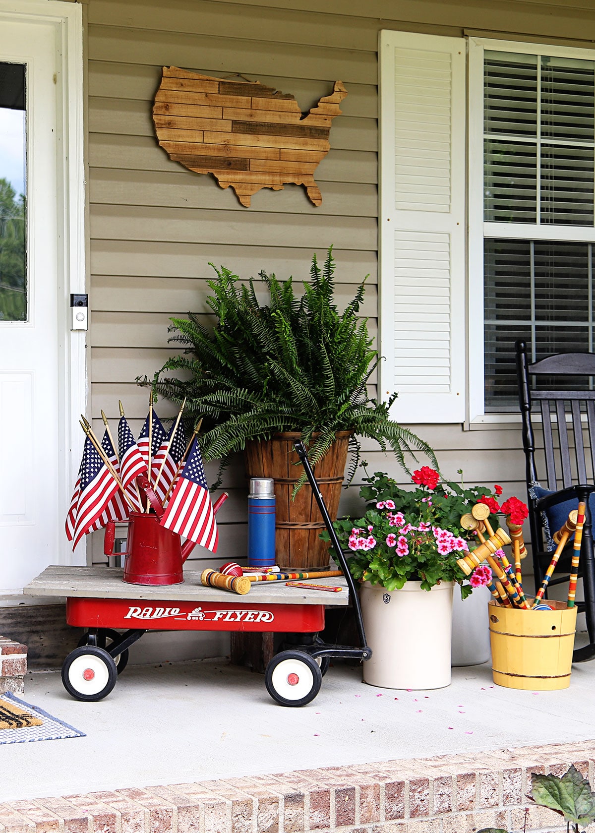 Patriotic porch decorations for a fun 4th of July.