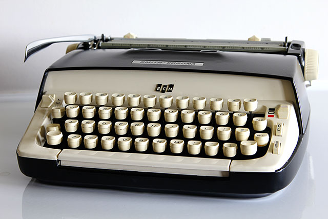 Top ten thrift store shopping tips for making the most out of your thrifting trip - 1960's Royal Galaxie Typewriter 