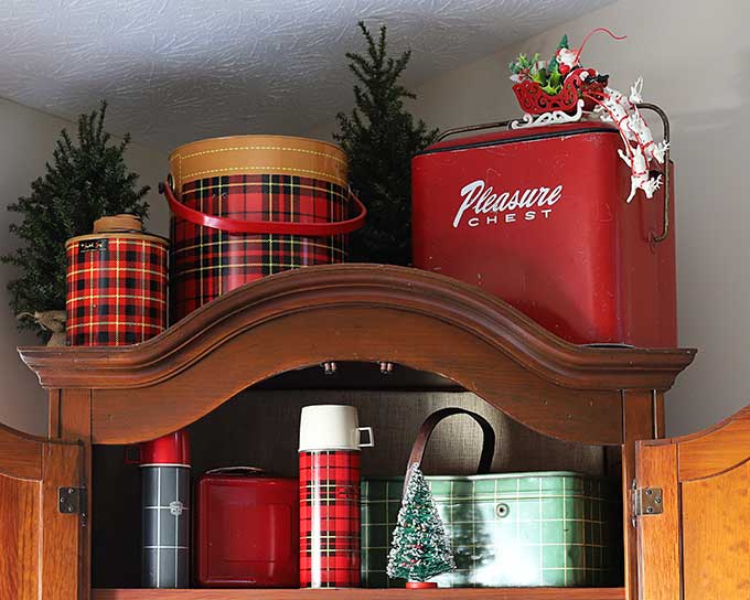 Using thermoses in Christmas decor