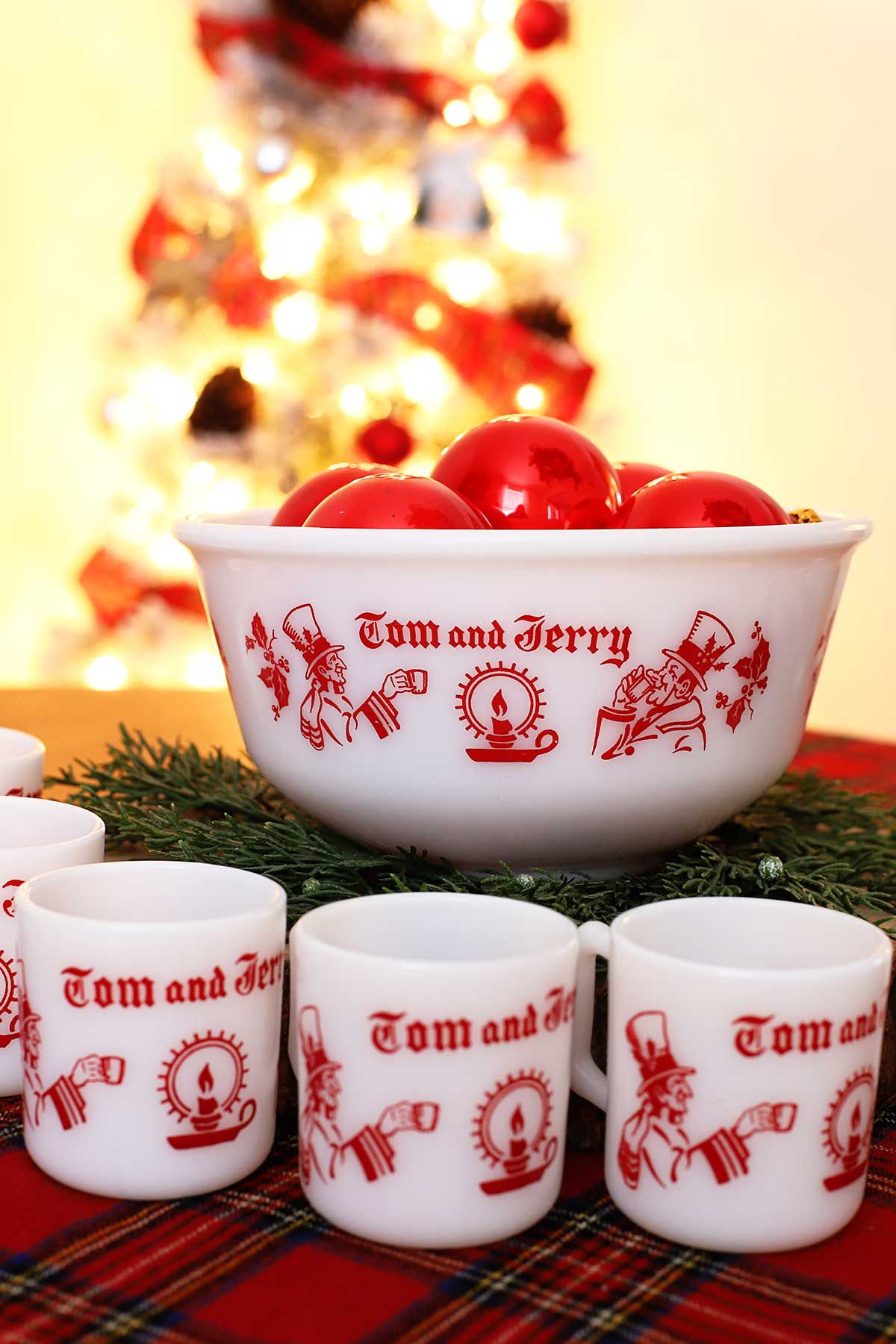classic red and white milk glass Tom & Jerry set made by Hazel Atlas